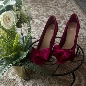 New York & Company Burgundy Bow Heels